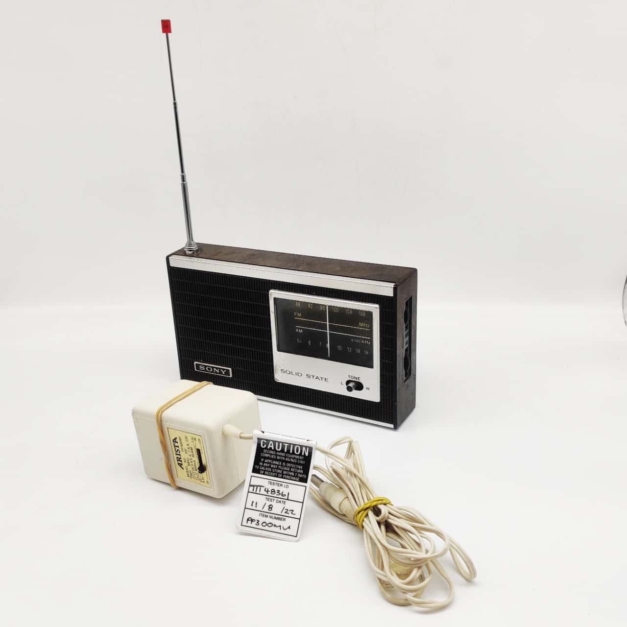 Vintage Sony Solid State AM/FM Portable Transistor Radio Model 6F-16WA ...