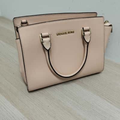 Michael Kors Womens Cream Selma Medium Saffiano Satchel (with no Strap) VGUC