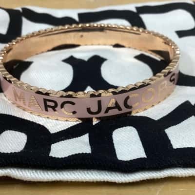 Marc Jacobs Medallion Scalloped Bangle 6.5cm 