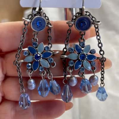  Womens Daisy  Earrings Blue & Silver-tone