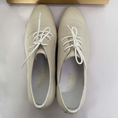  Womens  LEATHER LAB shoes Size 7 Beige 