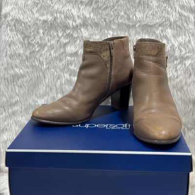 Diana Ferrari Womens  Size 9 Boots 