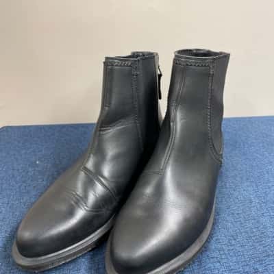 Dr Martens Womens  Size 5 Black  Elastic Sided Boots