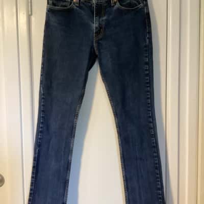 Levis Mens Jeans BNWOT Size 32 