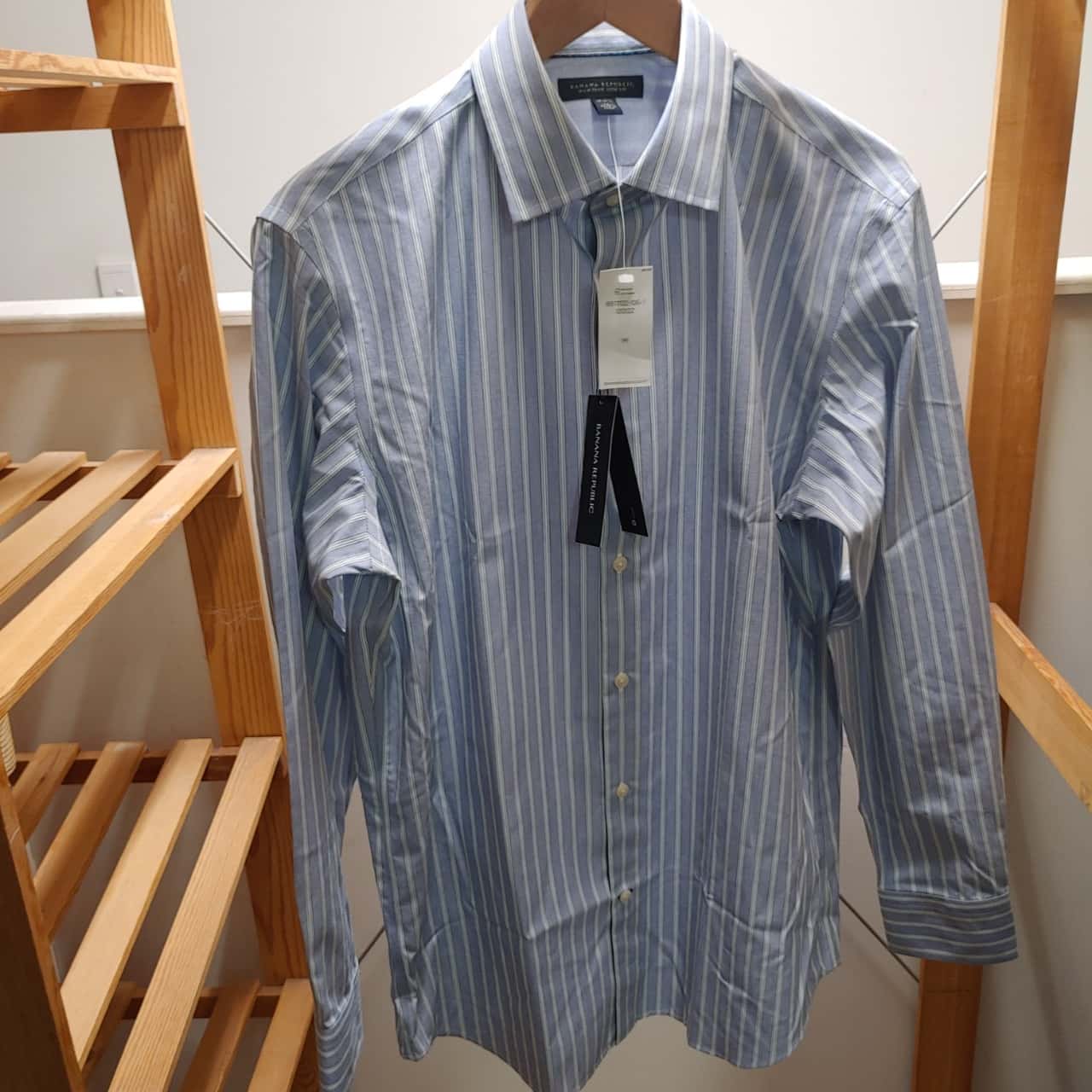 Banana Republic Men's Blue & White Striped Shirt Size M (s)