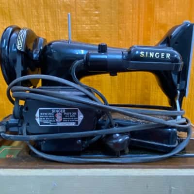 Vintage Singer Sewing Machine 