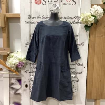 Karma East Brand! BNWT CORDUROY TYPE PATTERN MATERIAL! 3/4 SLEEVE DRESS! Womens  Size S Midi Dress / Short Sleeve Dress  Grey 
