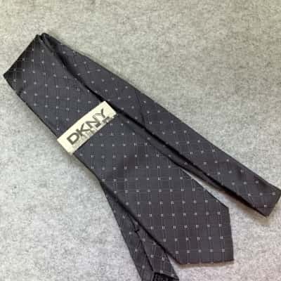 DKNY Men’s silk Tie Grey / Silver 