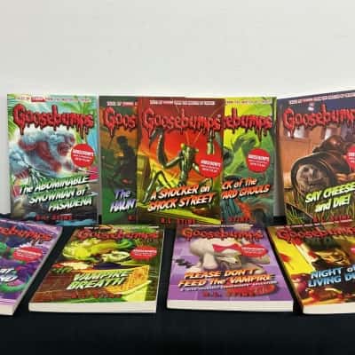 Set of 9 Goosebumps books 