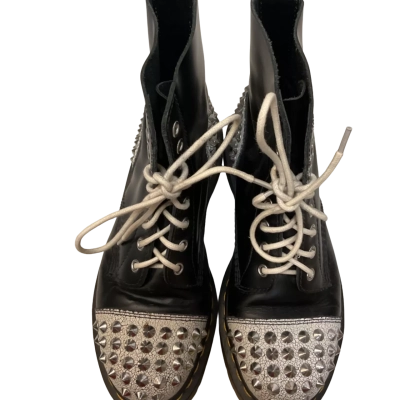 Women’s Dr Martens DAI Size 8  Black  / White studded boots
