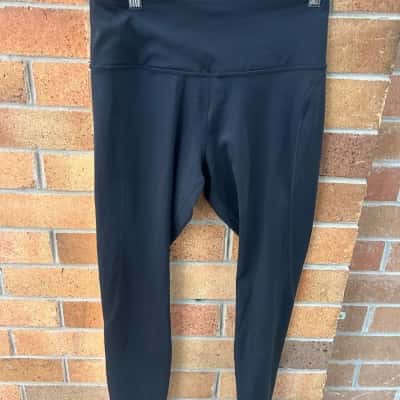 Nike Womens  Size M Black  Mid Rise 7/8 Length Tights 