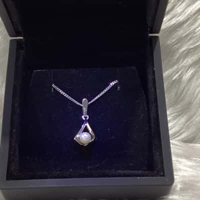  Women's Sterling Silver Chain Necklace & Pearl Pendant 