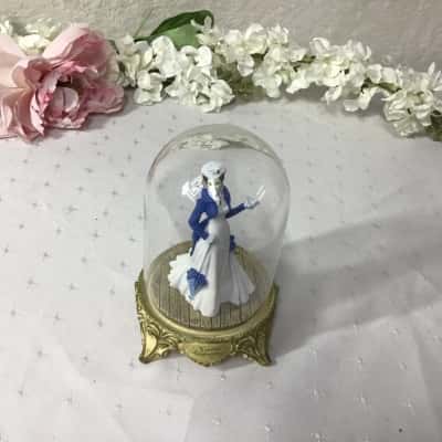 Gone With The Wind "Scarlett's Independence" Figurine in Glass Dome