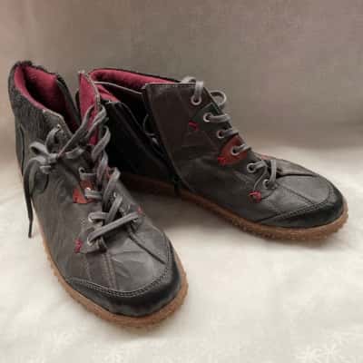  Women’s Cabello Comfort Boots Size 42 Grey / Maroon 