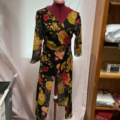 Three of Something Womens  Size XS Floral Top Black  / Floral 