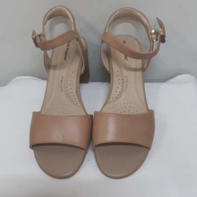 Brand New Hush Puppies Lindera Nude Sandals Size 8