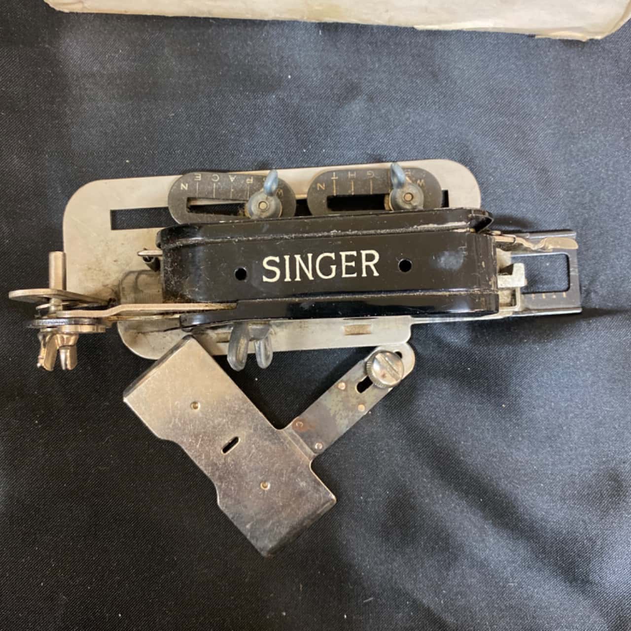" LAST CHANCE " Singer Sewing Machine Buttonhole Attachment
