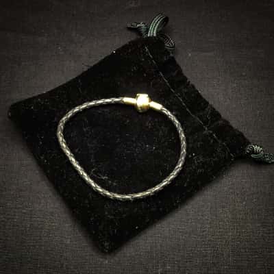 Michael Hill 10kt Gold Clasp On Leather Bracelet (18cm) Retired Emma & Roe Line. Diamond Set Joiner In Velvet Gift Pouch