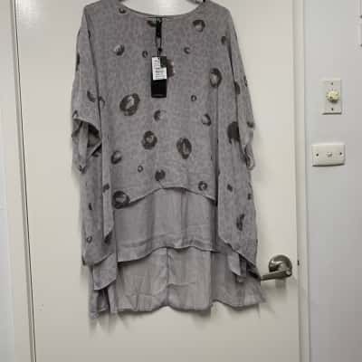 Taking Shape Womens Dusk Hue Spot Top, Size 18 in Grey 