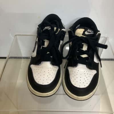 Nike Kids  Size 12.5 Shoes Black  / White 