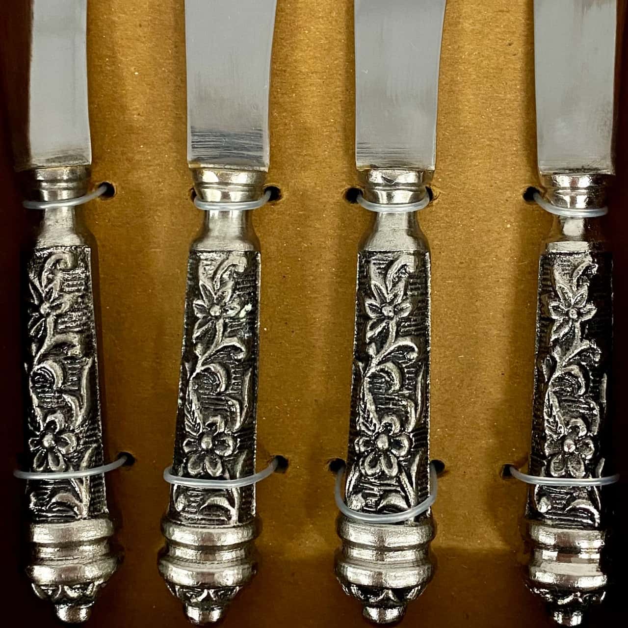 Spreader Knife Set(s)