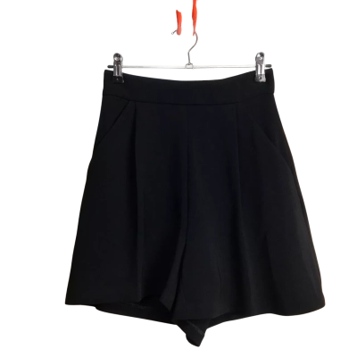 Cue Womens  Size 6 High Waisted Pleat Black Shorts 
