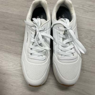 Men’s white sketchers 