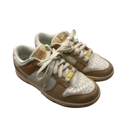 Nike Womens  Size 38 / 7 Sneakers Beige / White 