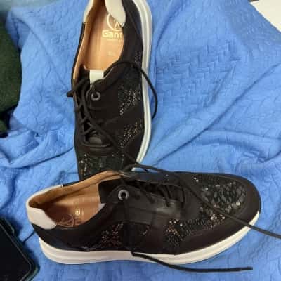 Womens  Size 6.5 Flats Brown 