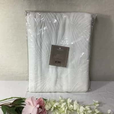 Alfresco Emporium White Self Palm Pattern King Size Bed Spread (new)