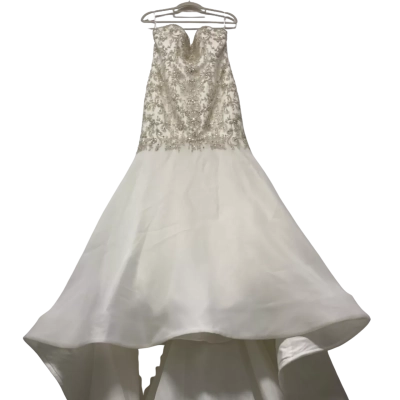 Fiore Couture Womens Wedding Dress with a Sweetheart Neckline a Beaded, Embroidered Corset Top with Flared Skirt Size 10 White RRP$2600