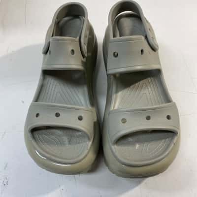 Crocs Unisex Khaki Chunky Sole Sandals, Size W8 // M6