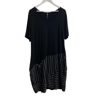 Taking Shape Size M Dress Black  / Line Up Striped Pattern Player 