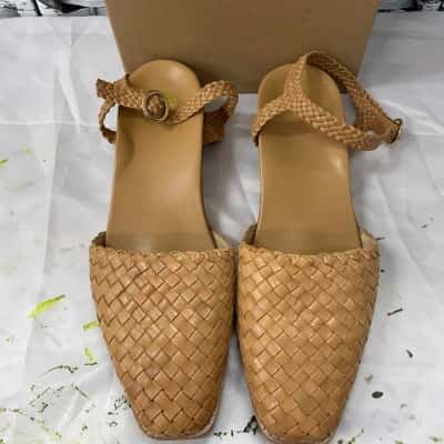 Bared  Womens  Size 40 Sandals Beige 