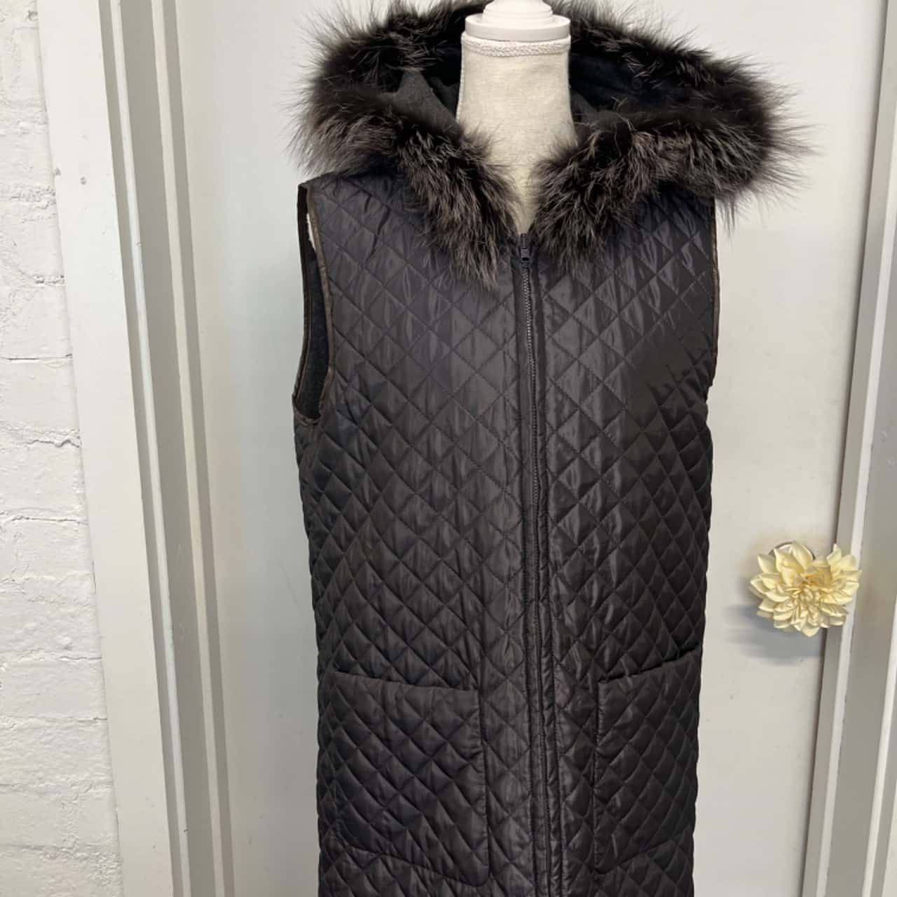 Convertible Jacket/vest with real fox fur removable trim. Size S. (s)