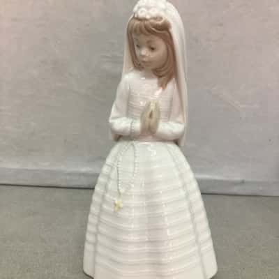 NAO by Lladro vintage Spanish porcelain praying girl, first holy communion girl figurine