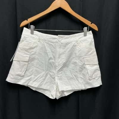 Princess Polly Womens  Size 12 White shorts new