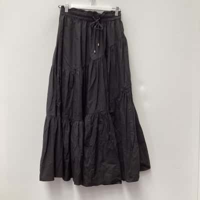 Sheike Womens  Size 10 Black  long skirt