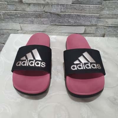 Adidas Womens  Size 7 Slides Black  / Maroon 