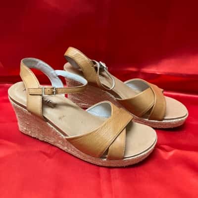 Frankie4 Alyce Tan Wedge heels