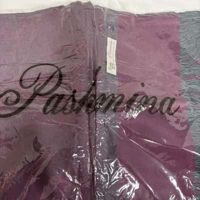  Womens  Size 0 Scarf Grey / Maroon / Pattern 