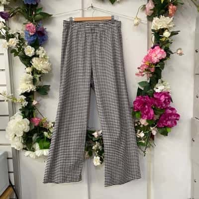Womens  Size 12 Ankle Length Pants Black  / Checked / White 