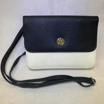 Marikai Womens Cross Body Bag Black  / White 