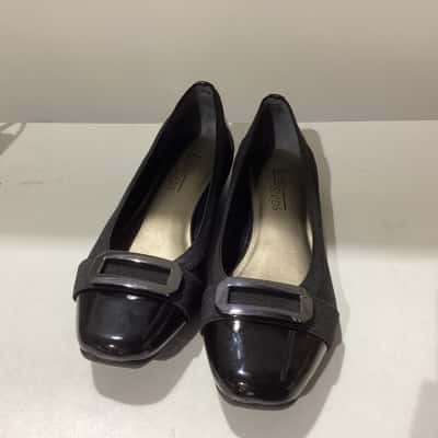 Women’s Tamsin Flat in Black Patent Easy Steps Size 6.5C