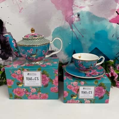 Maxwell Williams teapot with infuser & cup & saucer sets