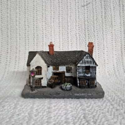 Coaching Inn House Figurine