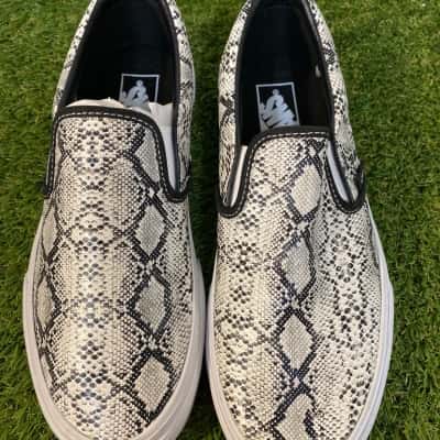 Vans Mens  classic slip on sneakers Size 7 