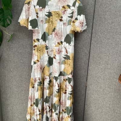 Silver Wishes dress  Size 10 Floral / Mustard / Pink  / White 