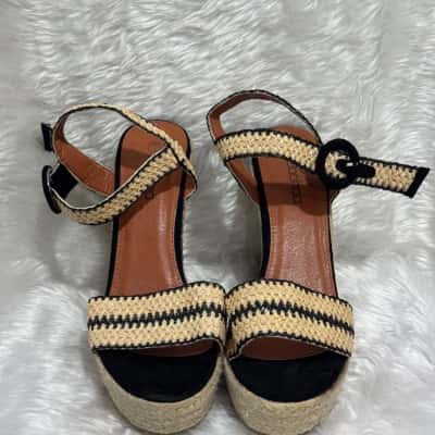 Womens  Size 8 Black  / Brown / Cream sandals 