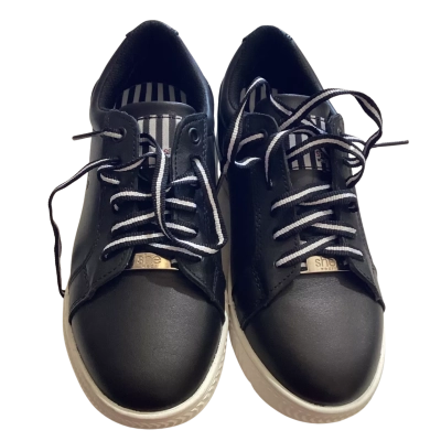 She Wear  Womens  Size 7 Sneakers Black  / White 